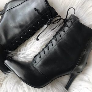 Steve Madden Paulinee booties